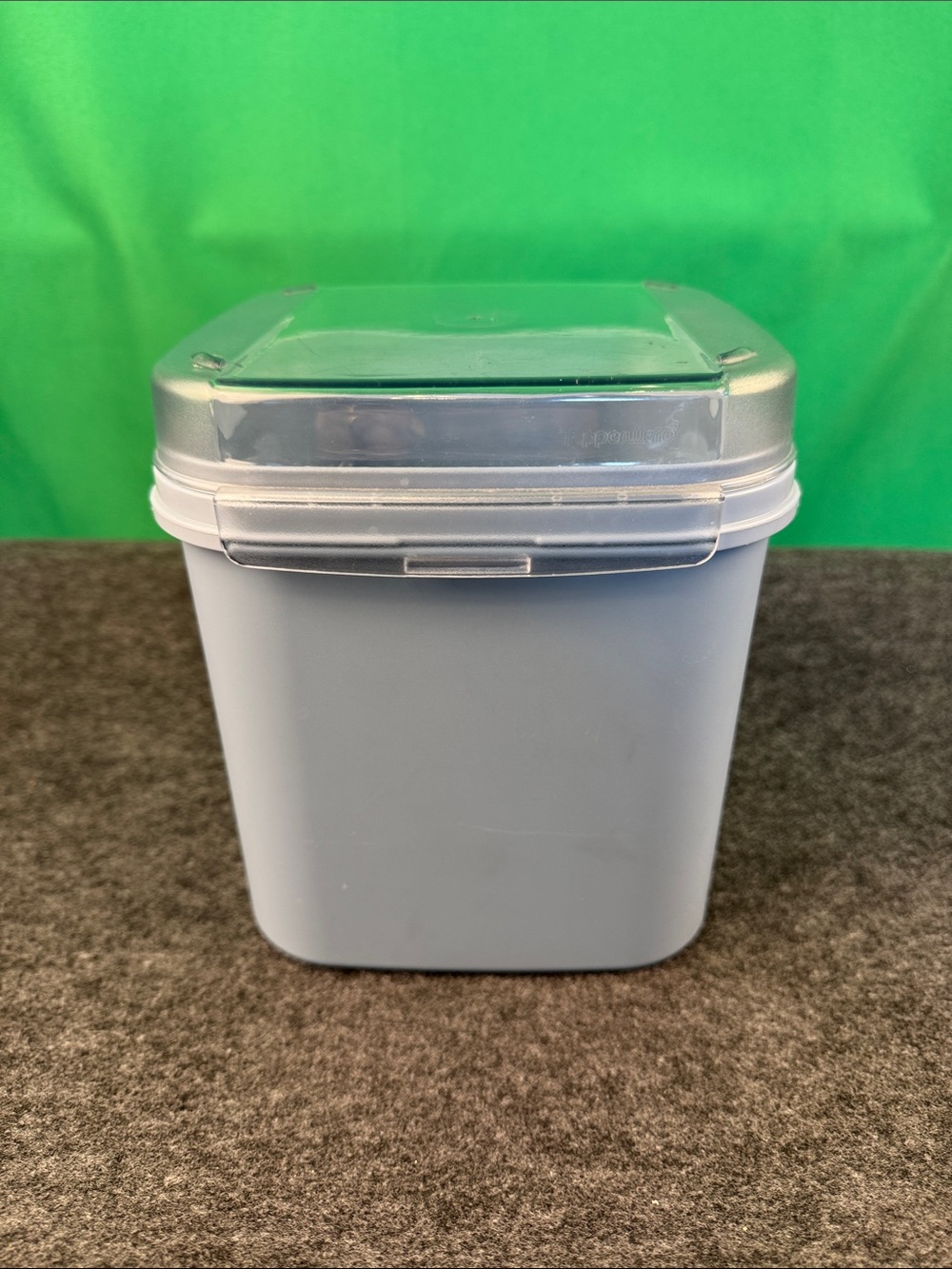 Tupperware Bread Keeper Modular Mate Blue Flip Top 17 cups Vintage